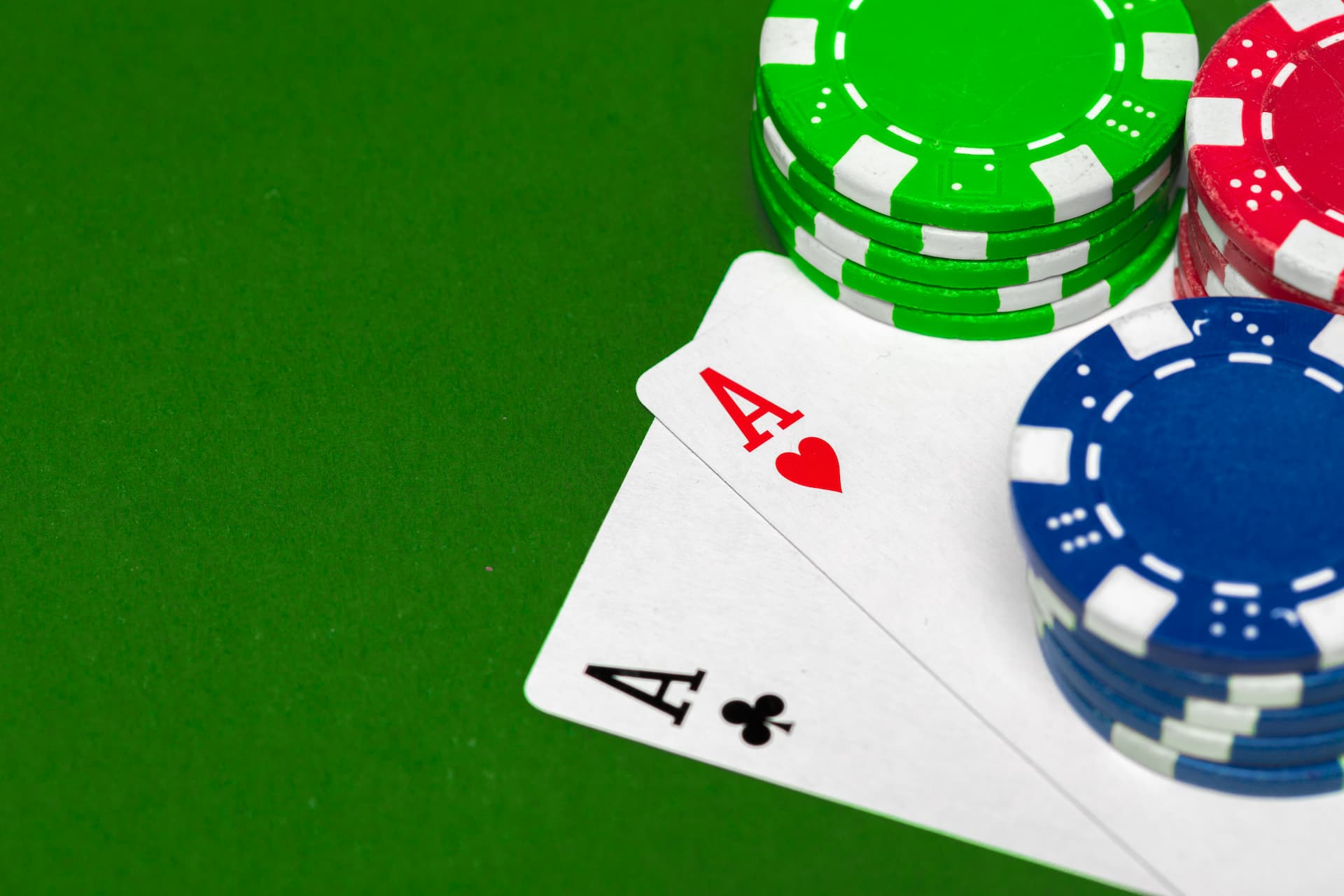 poker-chips-on-the-table (1) (1)